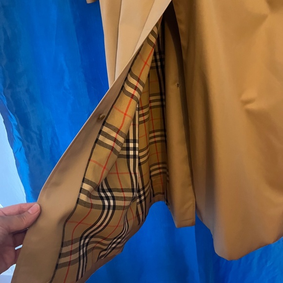 Women's’/Men’s Burberry Trench Coat - Extra Long - Picture 4 of 16